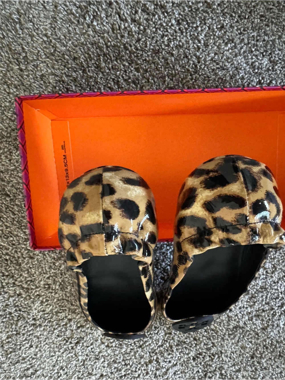 Tory Burch Leopard-Print Flats with Black Logo - Picture 4 of 6